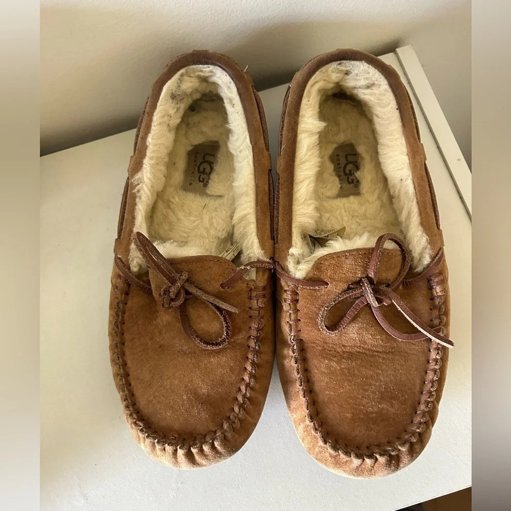 UGG‎  Dakota Chestnut Slippers